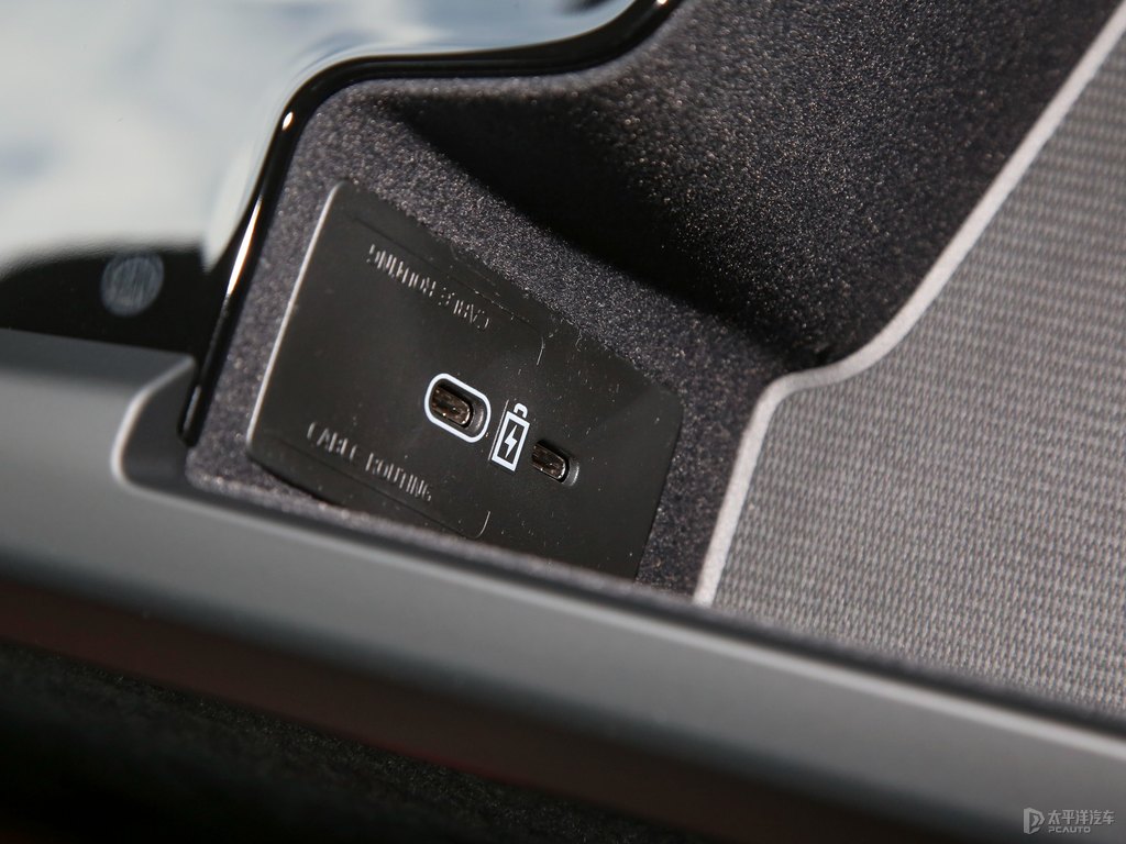 晨光銀沃爾沃XC60新能源座椅內(nèi)飾圖片