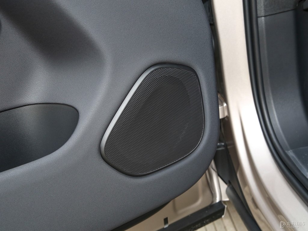 晨光銀沃爾沃XC60新能源車廂內(nèi)飾圖片