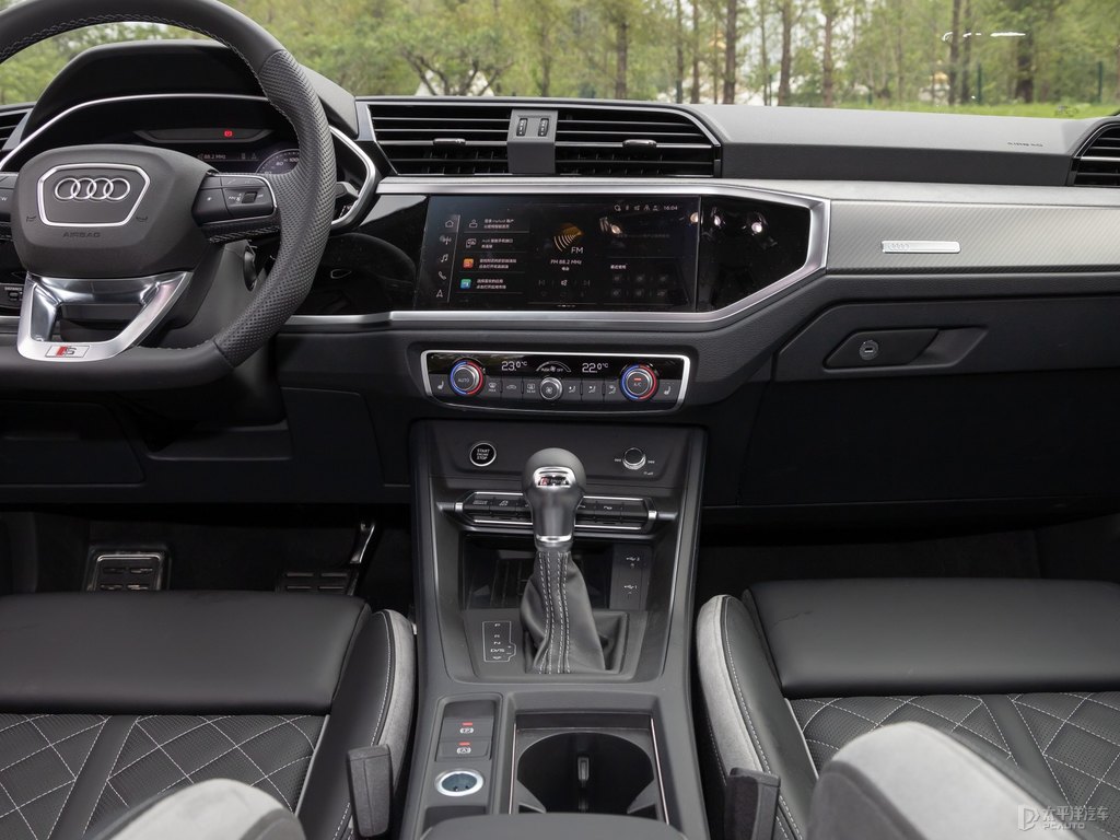 奧迪Q3 Sportback中控內(nèi)飾圖片