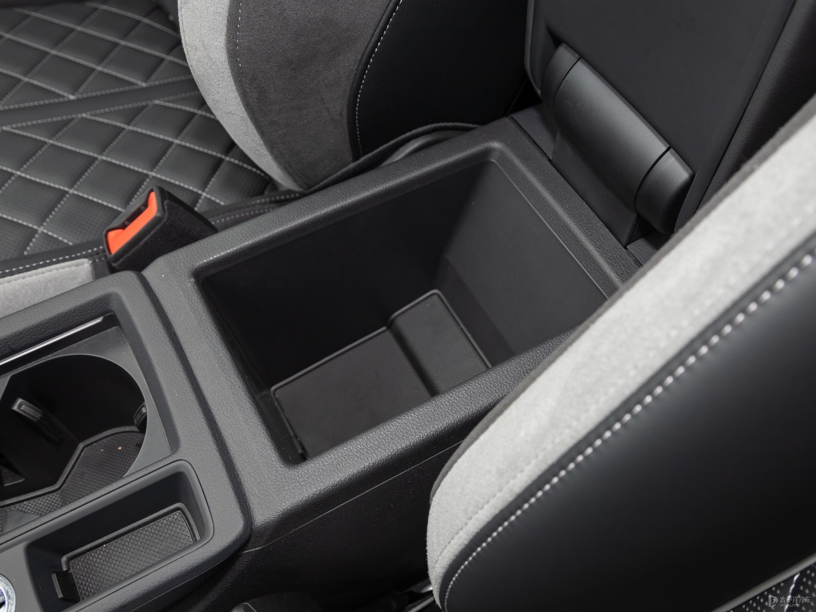 奧迪Q3 Sportback空間高清大圖