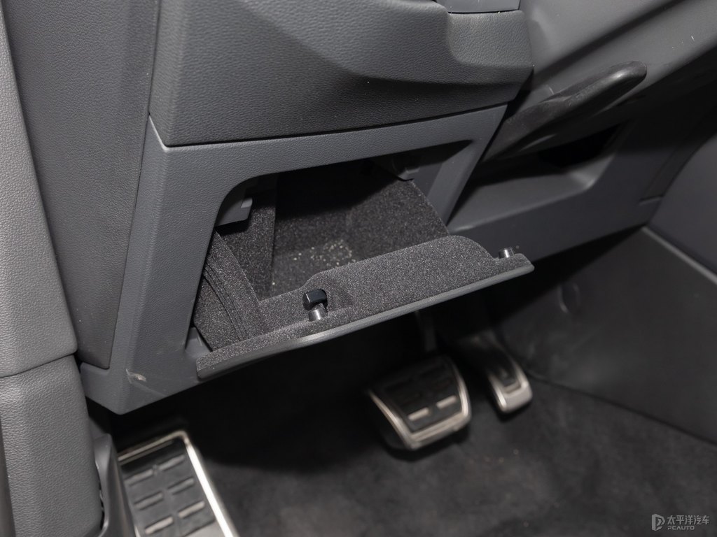 奧迪Q3 Sportback儲物空間空間圖片