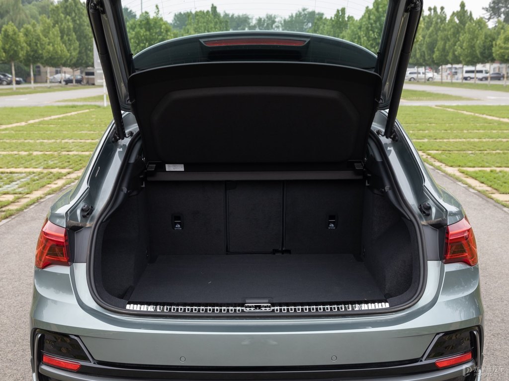 奧迪Q3 Sportback后備廂空間圖片