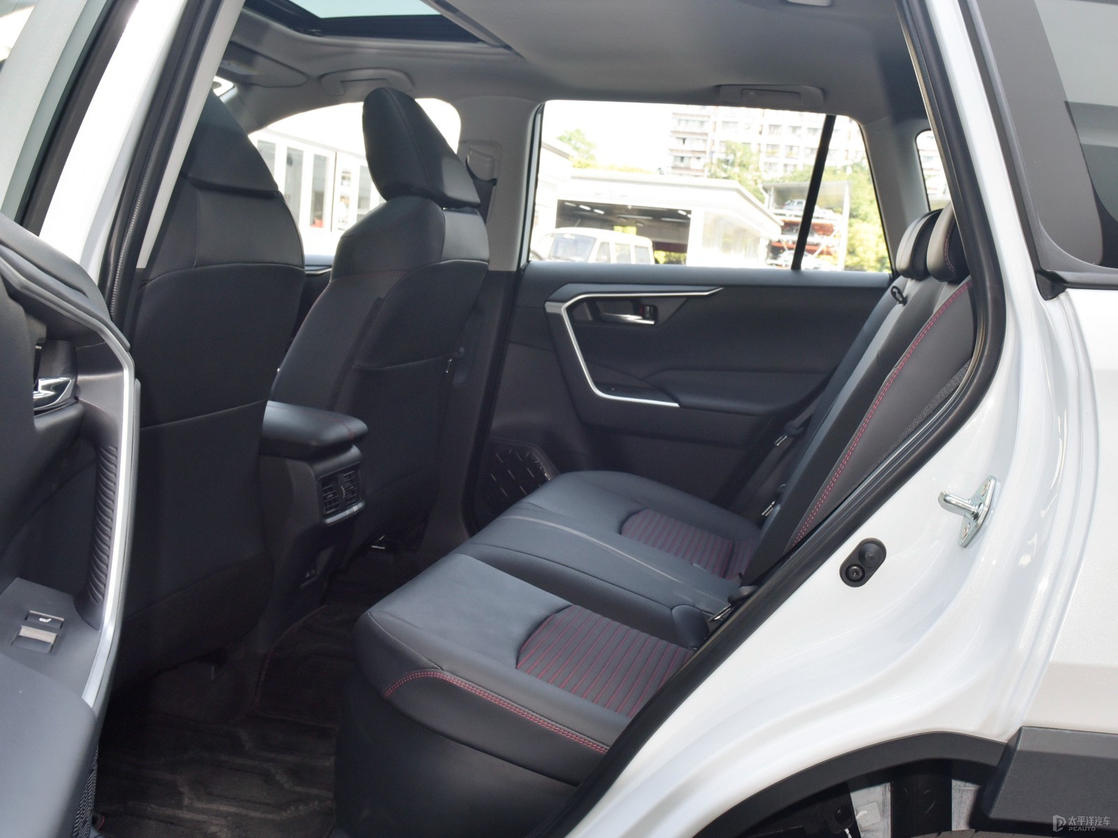 RAV4榮放雙擎E+空間高清大圖