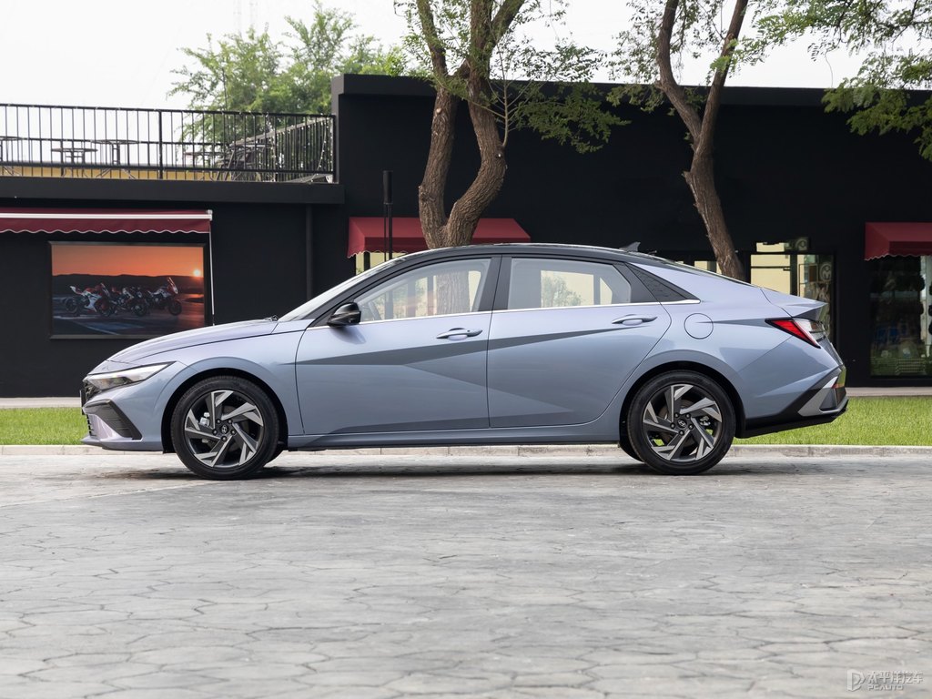 太空灰伊蘭特整車(chē)外觀外觀圖片