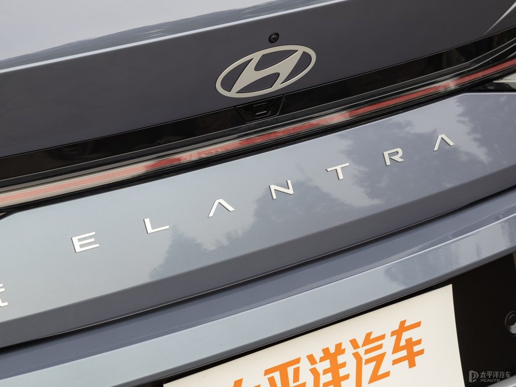 太空灰伊蘭特車尾外觀圖片