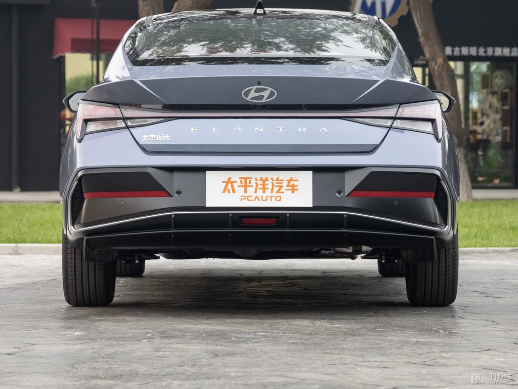 太空灰伊蘭特車尾外觀圖片