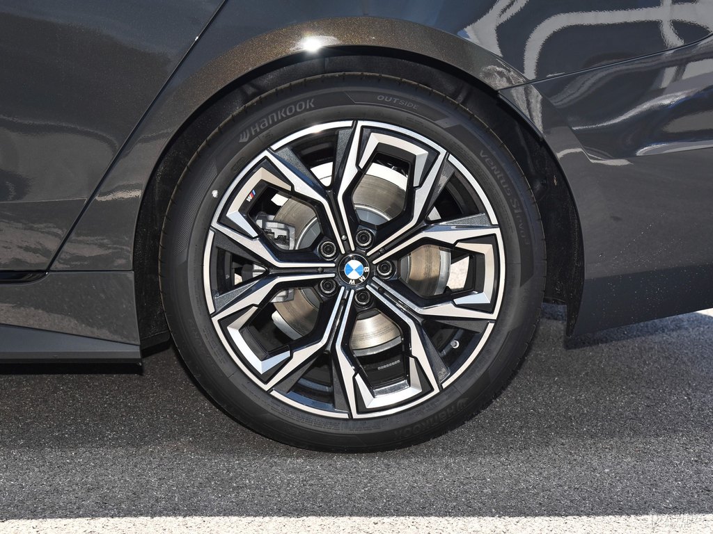 碧璽灰寶馬4系車(chē)身外觀(guān)圖片