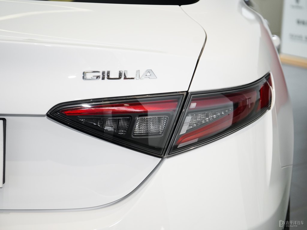 Giulia~܇β^DƬ