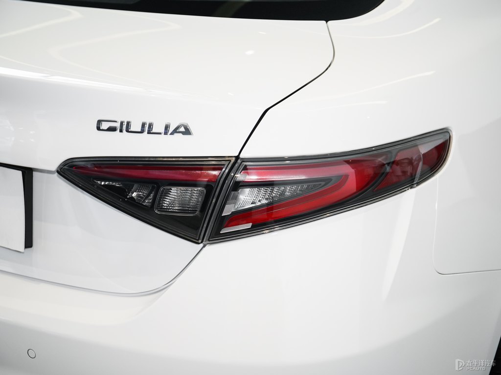 Giulia~܇β^DƬ
