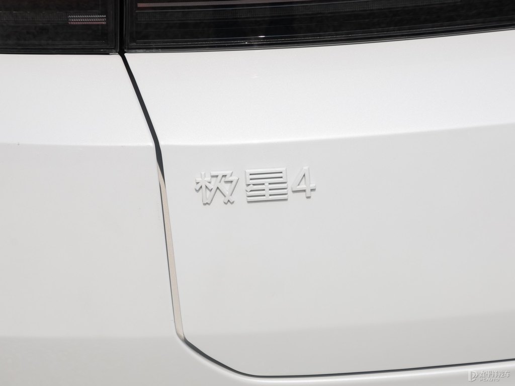 ѩPolestar 4܇β^DƬ