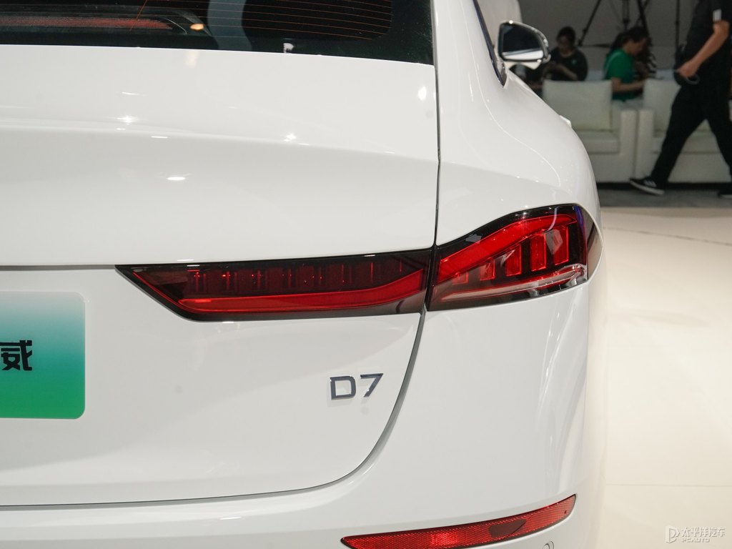 sD7DƬ