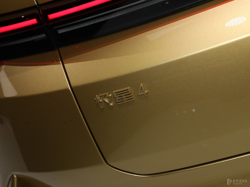 Polestar 4DƬ
