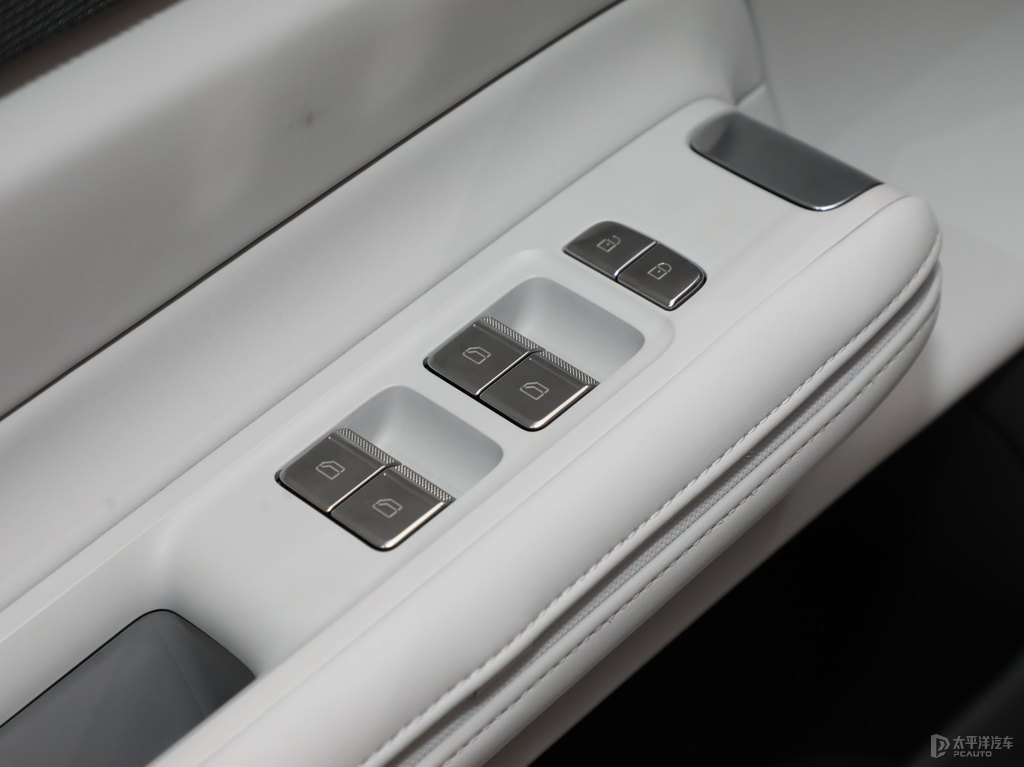 Polestar 4DƬ