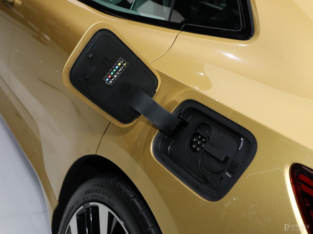 Polestar 4DƬ