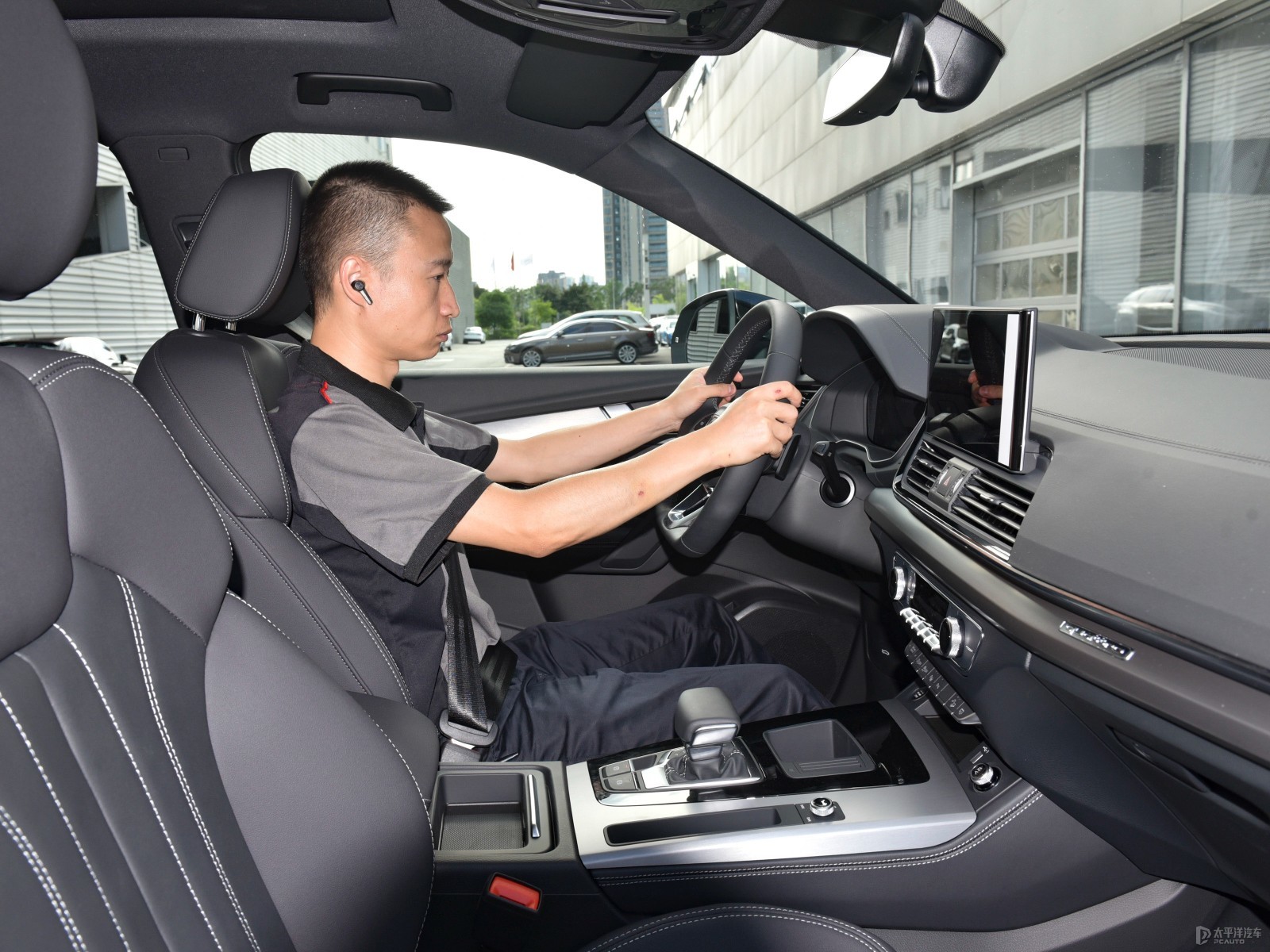 奧迪Q5L Sportback空間高清大圖