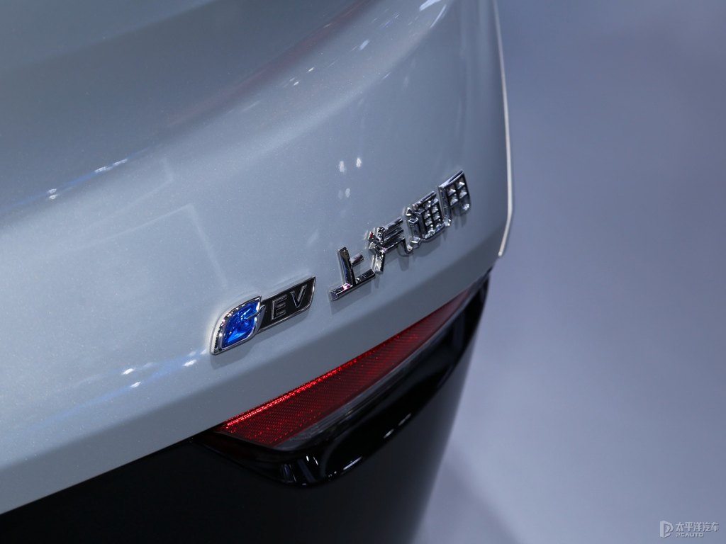 極光銀微藍(lán)6車尾外觀圖片