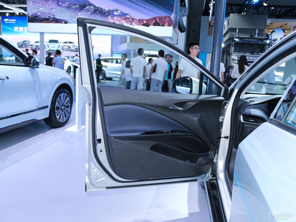 極光銀微藍(lán)6車廂內(nèi)飾圖片