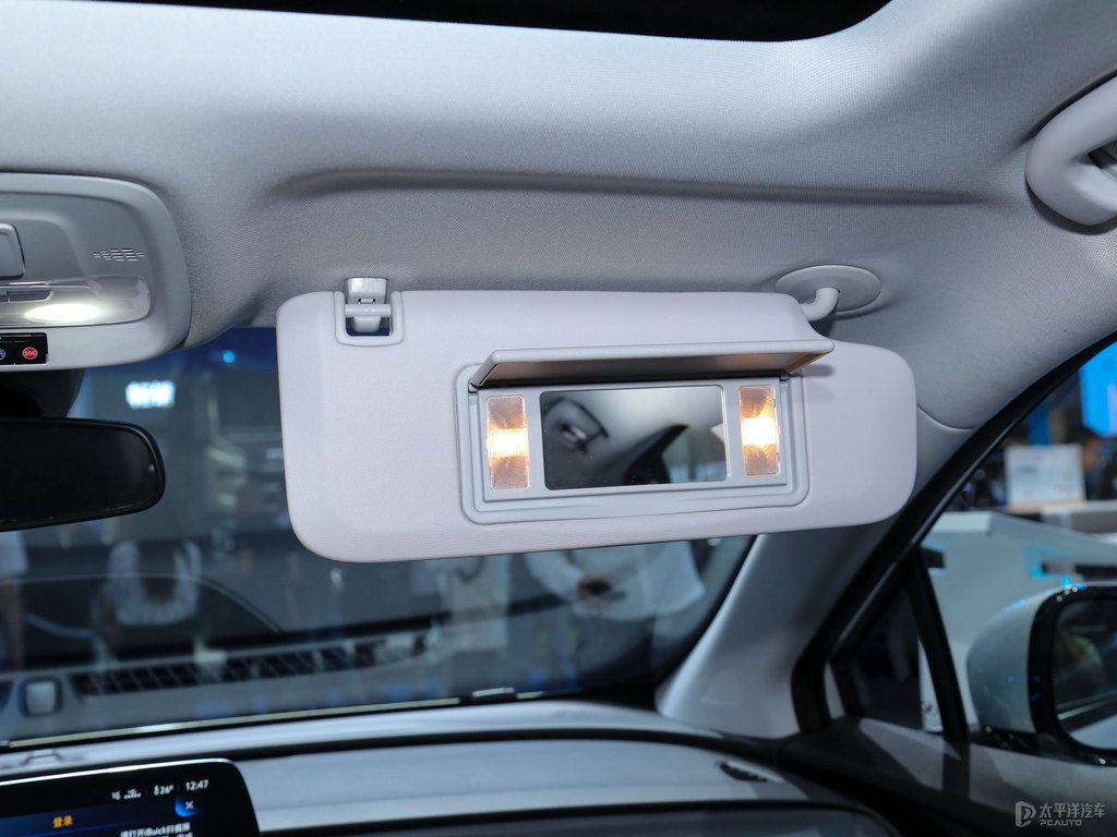 極光銀微藍(lán)6車廂內(nèi)飾圖片