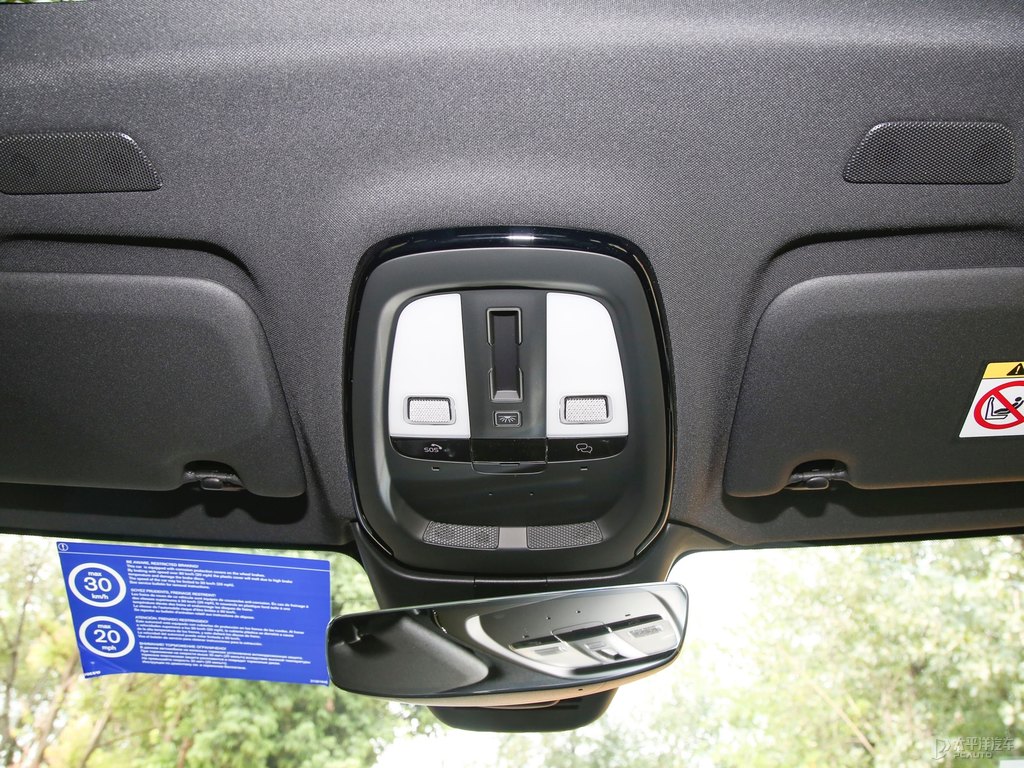 薄霧灰沃爾沃V60車廂內(nèi)飾圖片