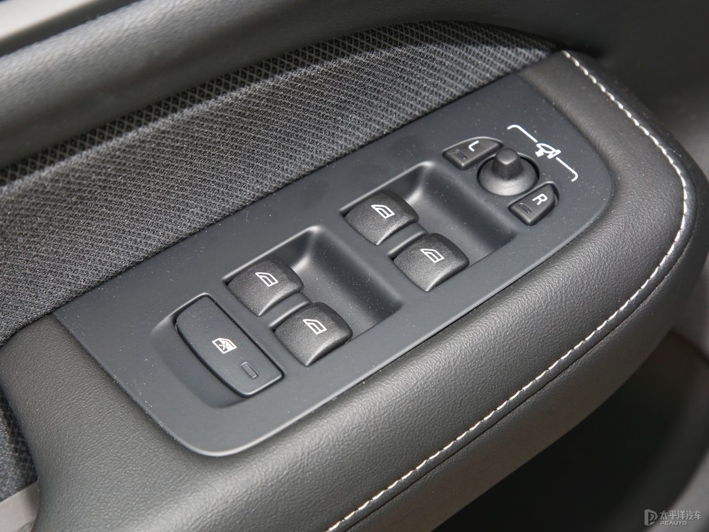 薄霧灰沃爾沃V60車(chē)廂內(nèi)飾圖片