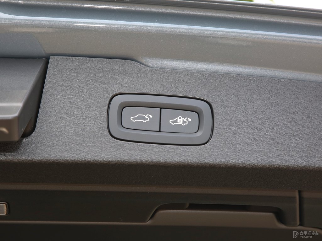 薄霧灰沃爾沃V60后備廂空間圖片