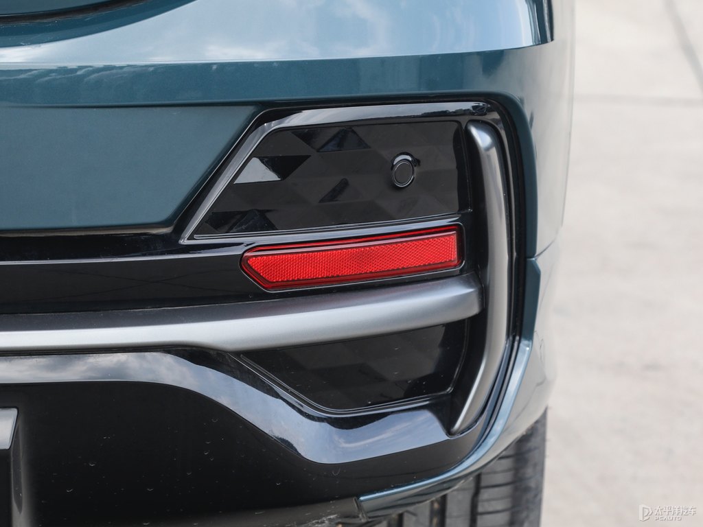 阿瓦隆綠奧迪Q3 Sportback車(chē)尾外觀圖片