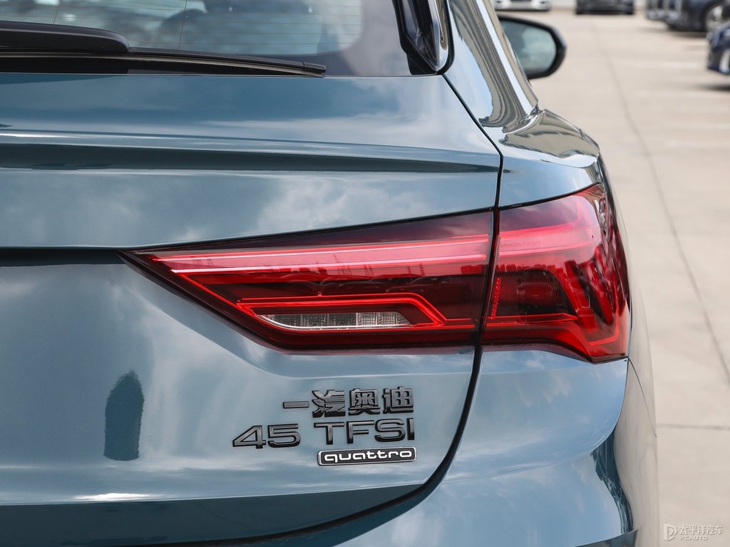 阿瓦隆綠奧迪Q3 Sportback車尾外觀圖片