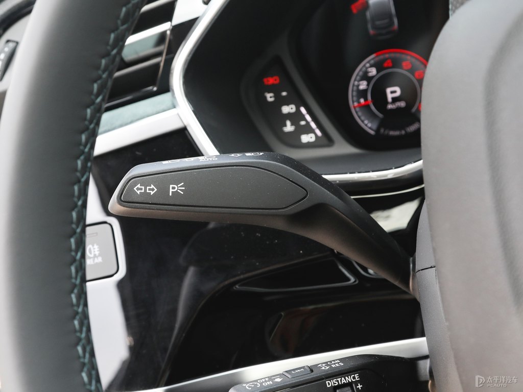 阿瓦隆綠奧迪Q3 Sportback中控內飾圖片