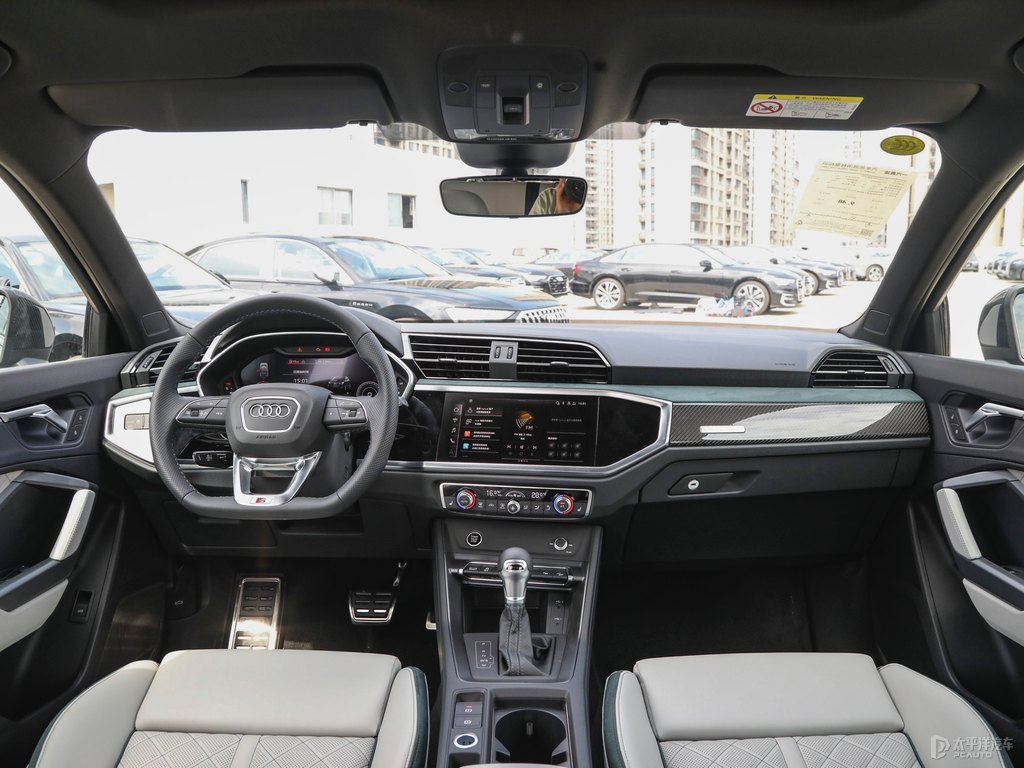 阿瓦隆綠奧迪Q3 Sportback中控內(nèi)飾圖片