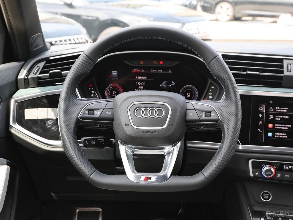 阿瓦隆綠奧迪Q3 Sportback中控內(nèi)飾圖片