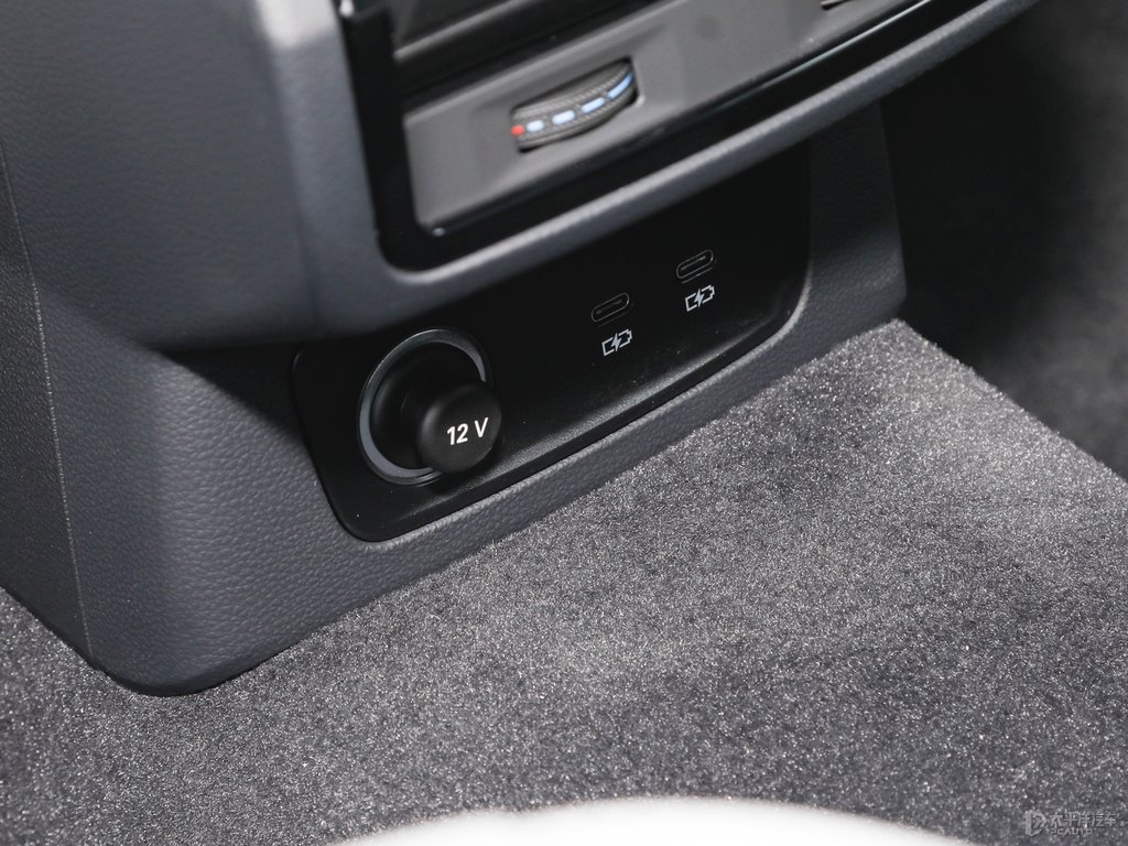 阿瓦隆綠奧迪Q3 Sportback座椅內(nèi)飾圖片