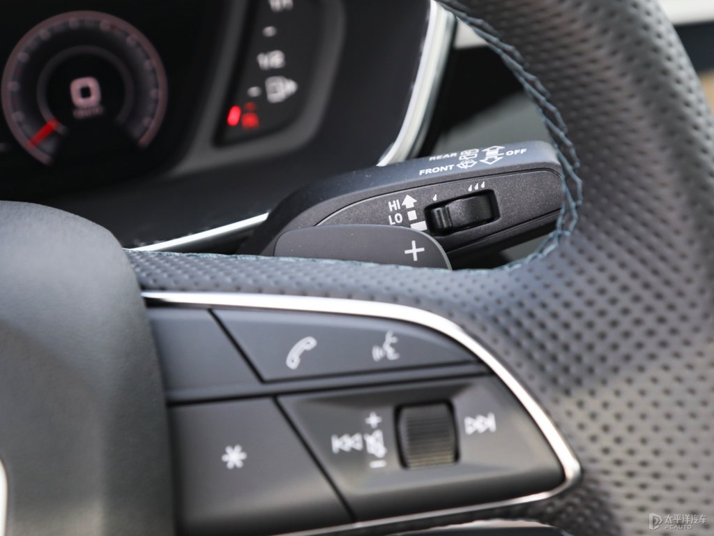 阿瓦隆綠奧迪Q3 Sportback中控內(nèi)飾圖片