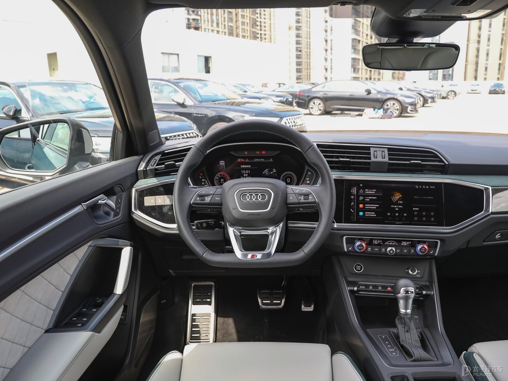阿瓦隆綠奧迪Q3 Sportback中控內(nèi)飾圖片