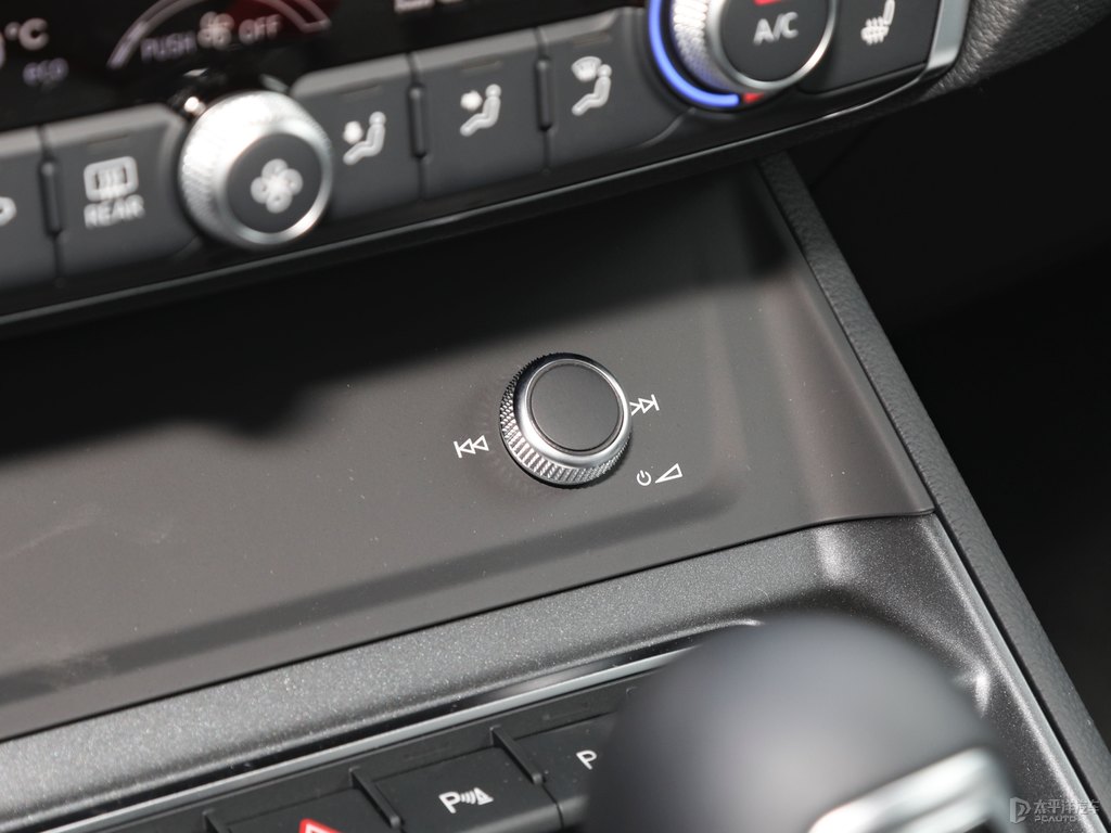 阿瓦隆綠奧迪Q3 Sportback中控內(nèi)飾圖片