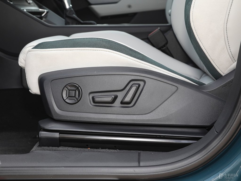 阿瓦隆綠奧迪Q3 Sportback座椅內(nèi)飾圖片