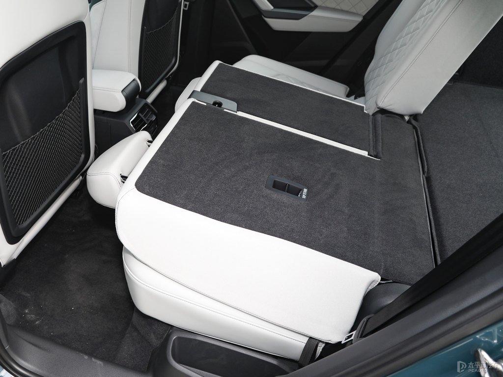 阿瓦隆綠奧迪Q3 Sportback座椅內(nèi)飾圖片