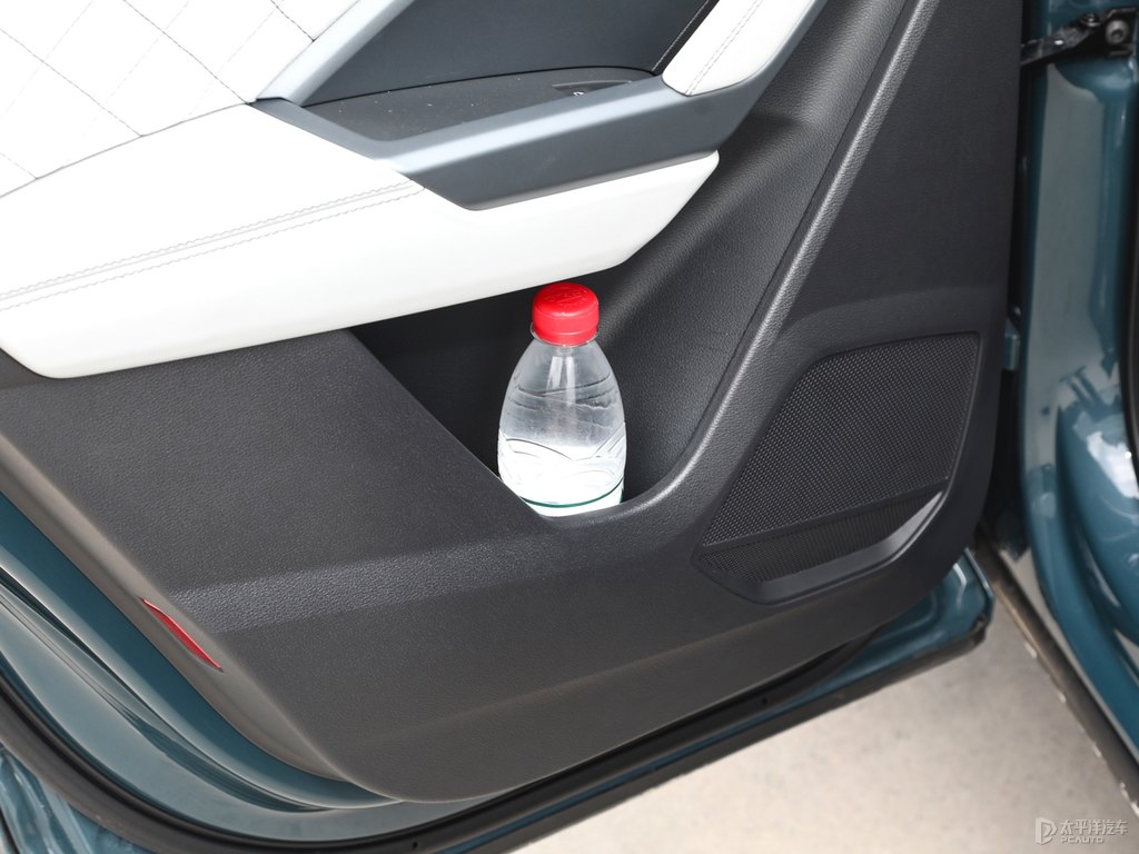 阿瓦隆綠奧迪Q3 Sportback儲(chǔ)物空間空間圖片