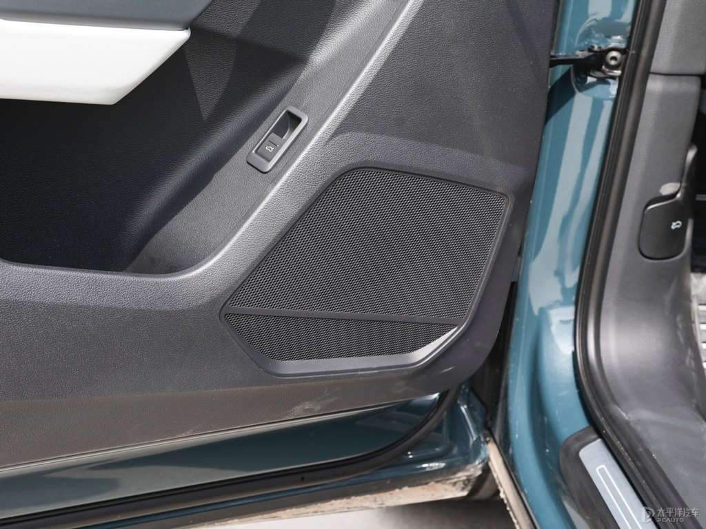 阿瓦隆綠奧迪Q3 Sportback車廂內(nèi)飾圖片
