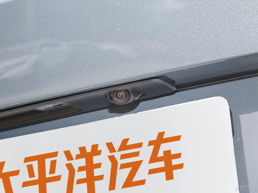 薄霧灰沃爾沃V60車尾外觀圖片