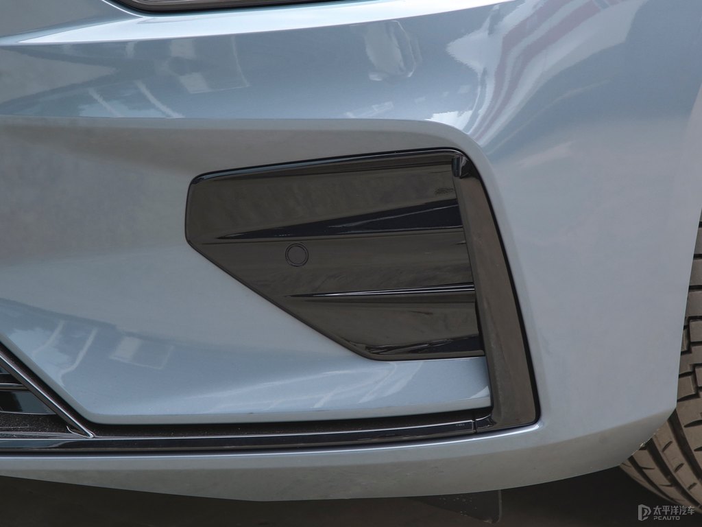薄霧灰沃爾沃V60車頭外觀圖片
