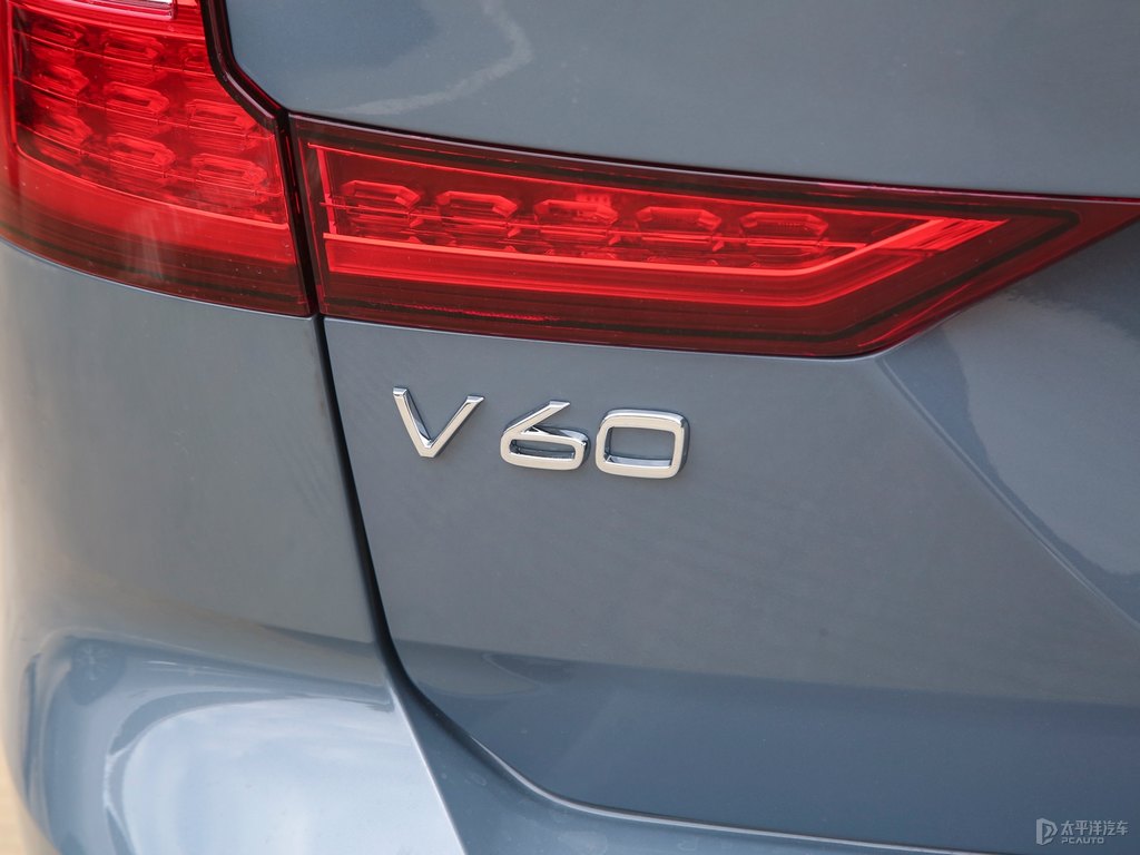 薄霧灰沃爾沃V60車尾外觀圖片