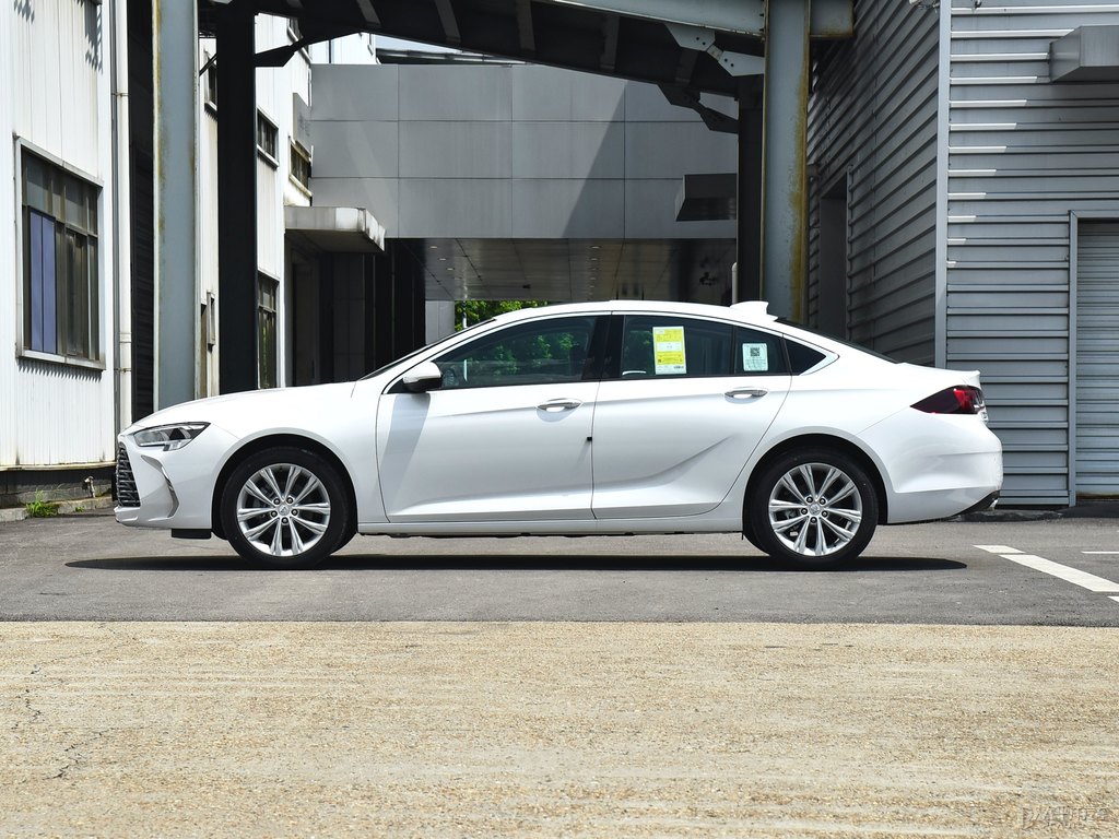 冰晶白君威整車外觀外觀圖片