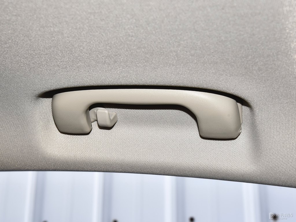 冰晶白君威車廂內(nèi)飾圖片