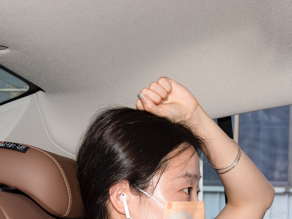 冰晶白君威駕乘空間空間圖片