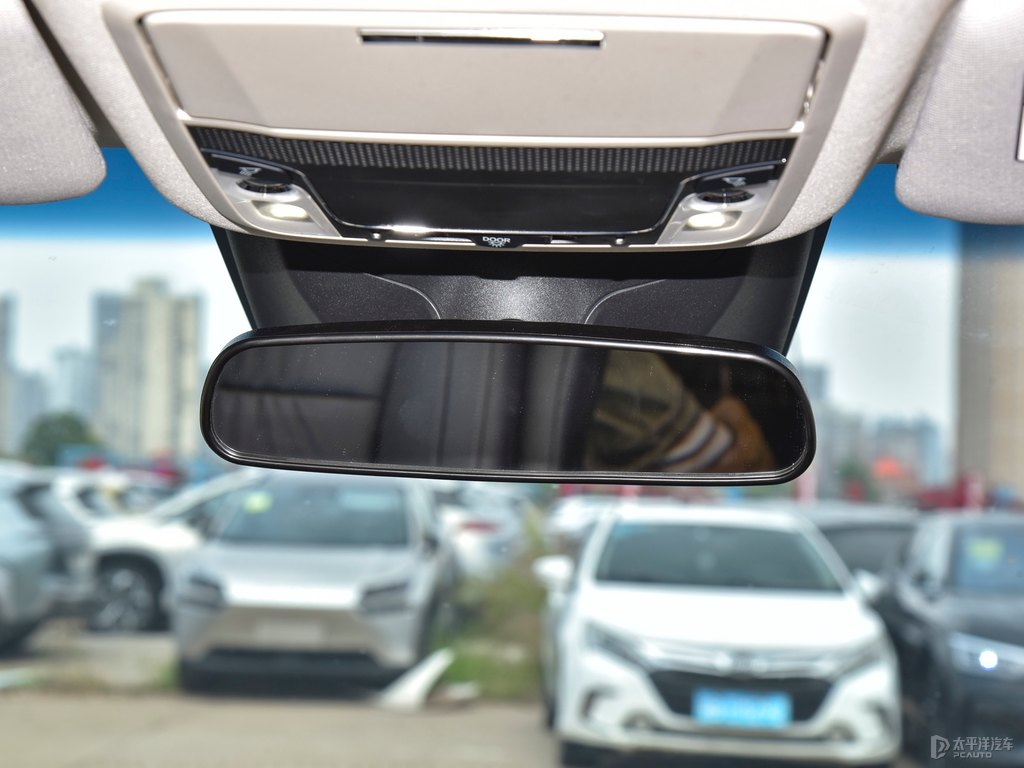 星月白奧德賽車廂內(nèi)飾圖片