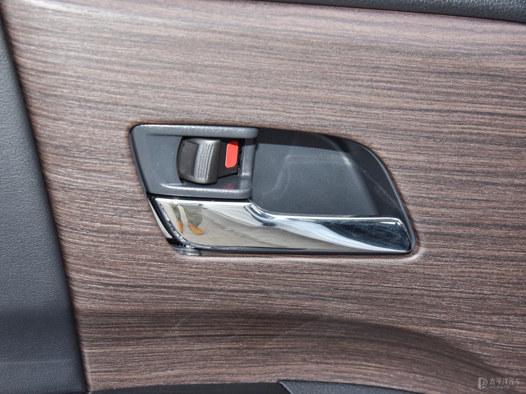 星月白奧德賽車廂內(nèi)飾圖片