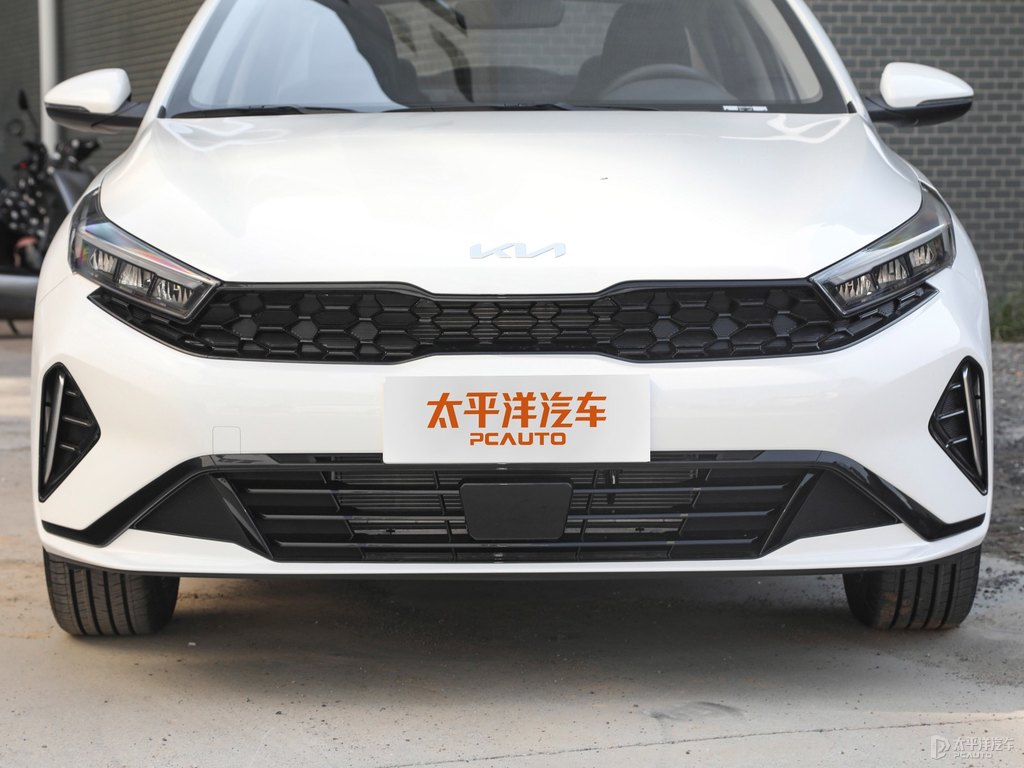 珍珠白起亞K3車頭外觀圖片