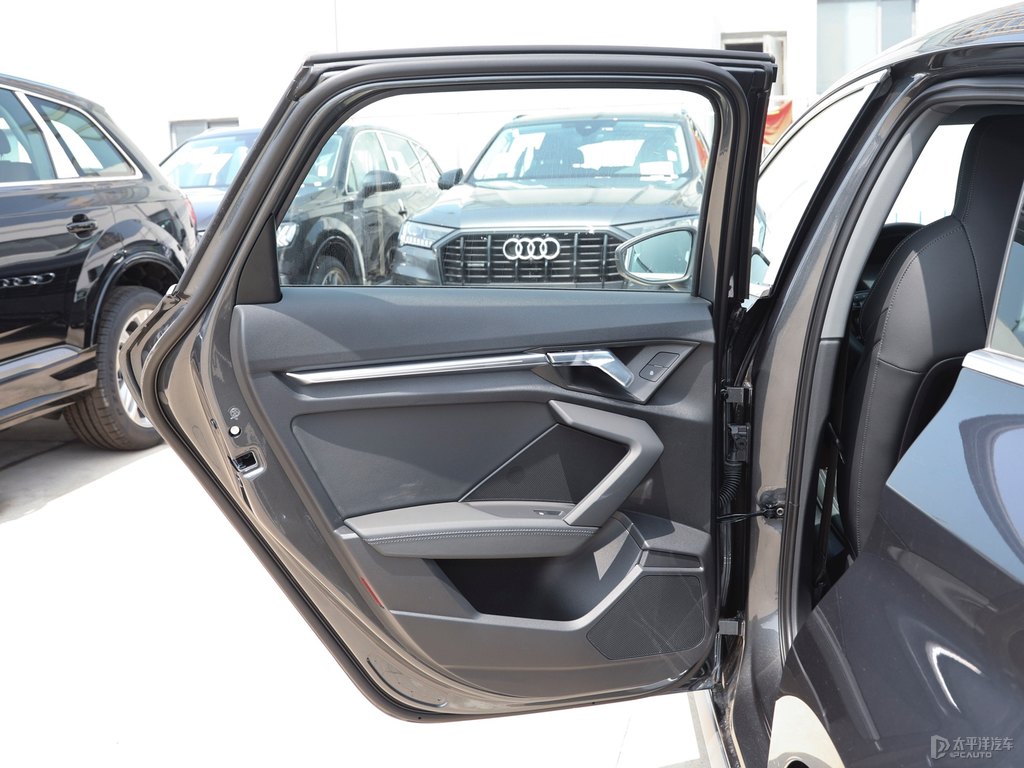 天云灰奧迪A3車廂內(nèi)飾圖片