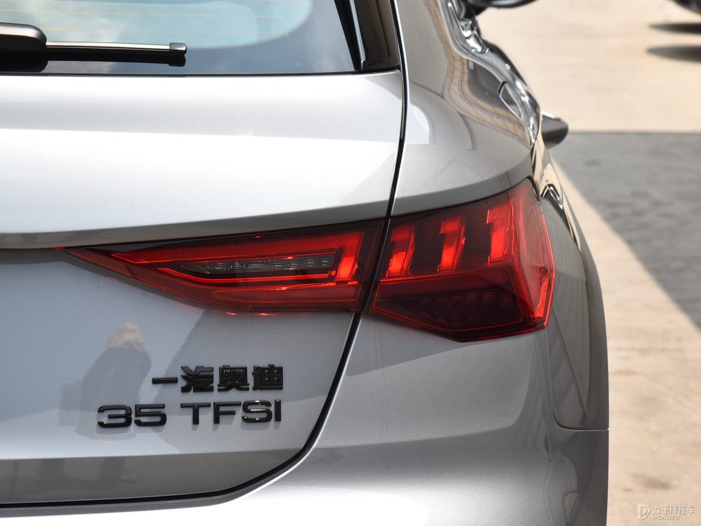 颶風(fēng)灰?jiàn)W迪A3車尾外觀圖片