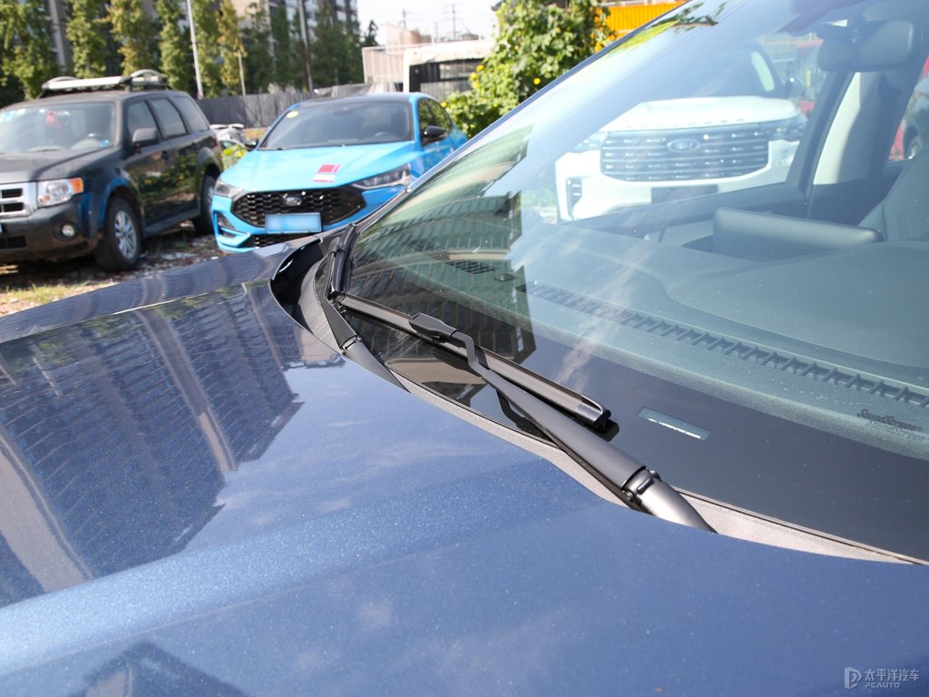 靜謐藍(lán)銳際車身外觀圖片